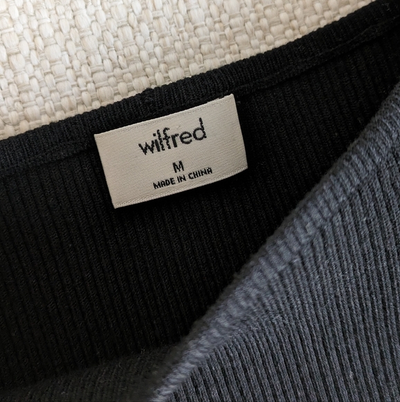 Aritzia Wilfred Ribbed Slit Top - Picture 4 of 9